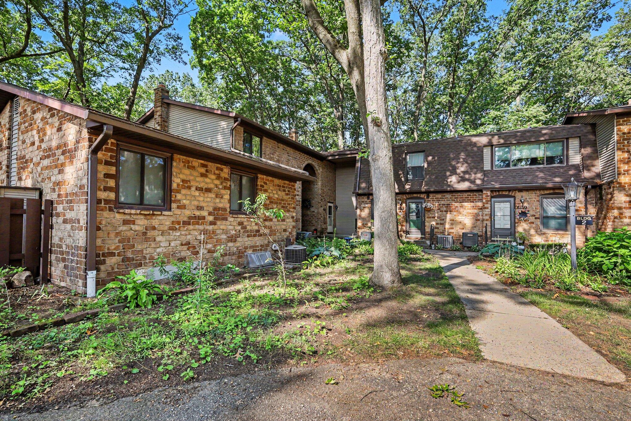 2579 Chatham Woods Drive SE Grand Rapids MI 49546
