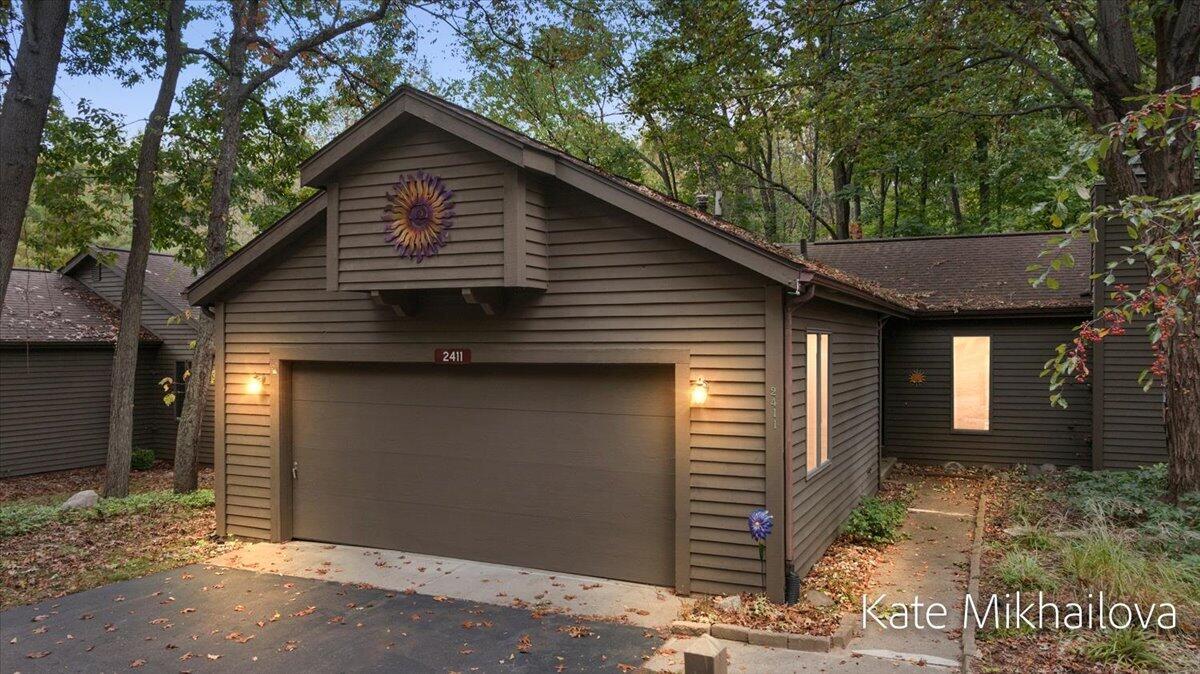 2411 Highpointe Drive Kalamazoo MI 49008