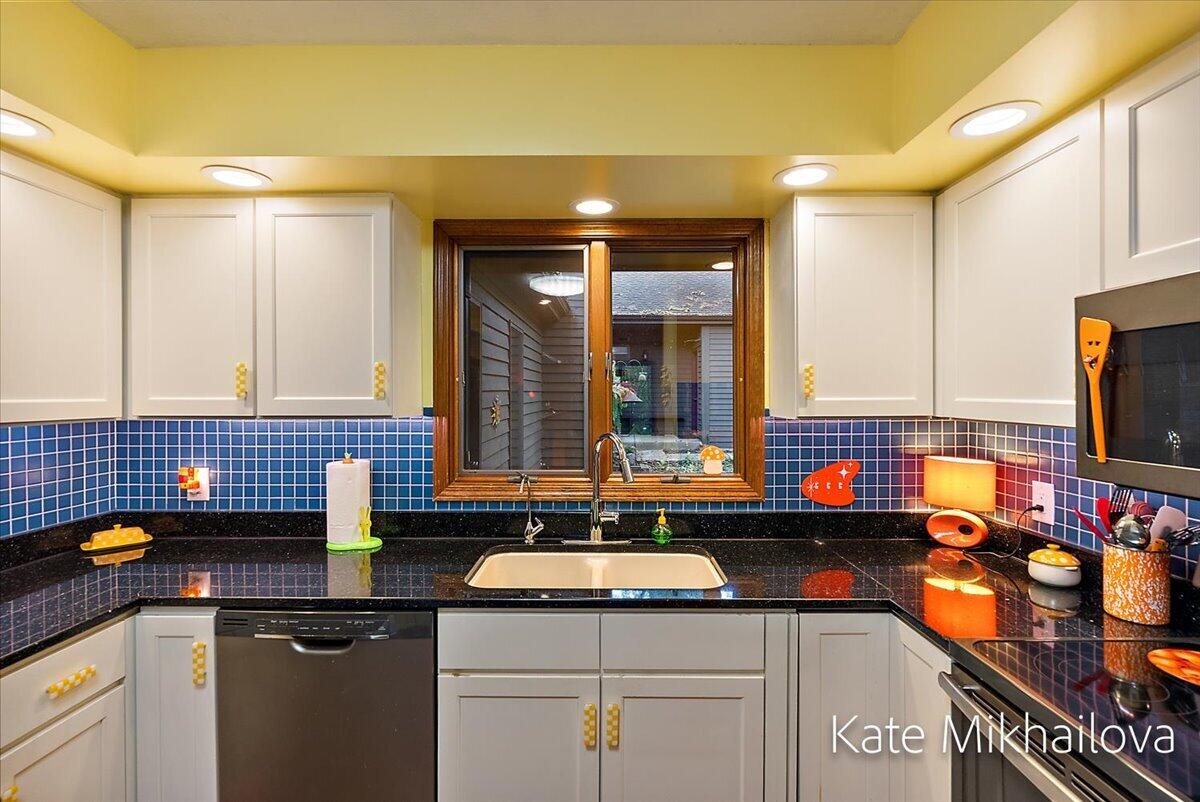 2411 Highpointe Drive Kalamazoo MI 49008
