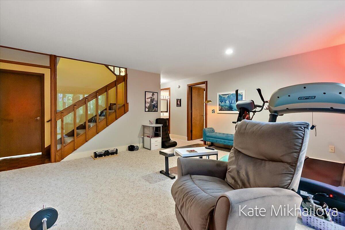 2411 Highpointe Drive Kalamazoo MI 49008