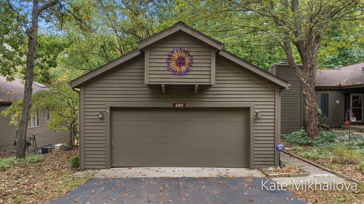 2411 Highpointe Drive Kalamazoo MI 49008