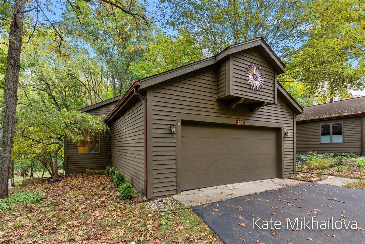 2411 Highpointe Drive Kalamazoo MI 49008