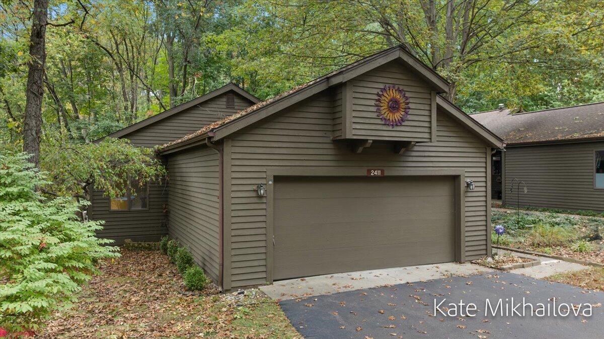 2411 Highpointe Drive Kalamazoo MI 49008