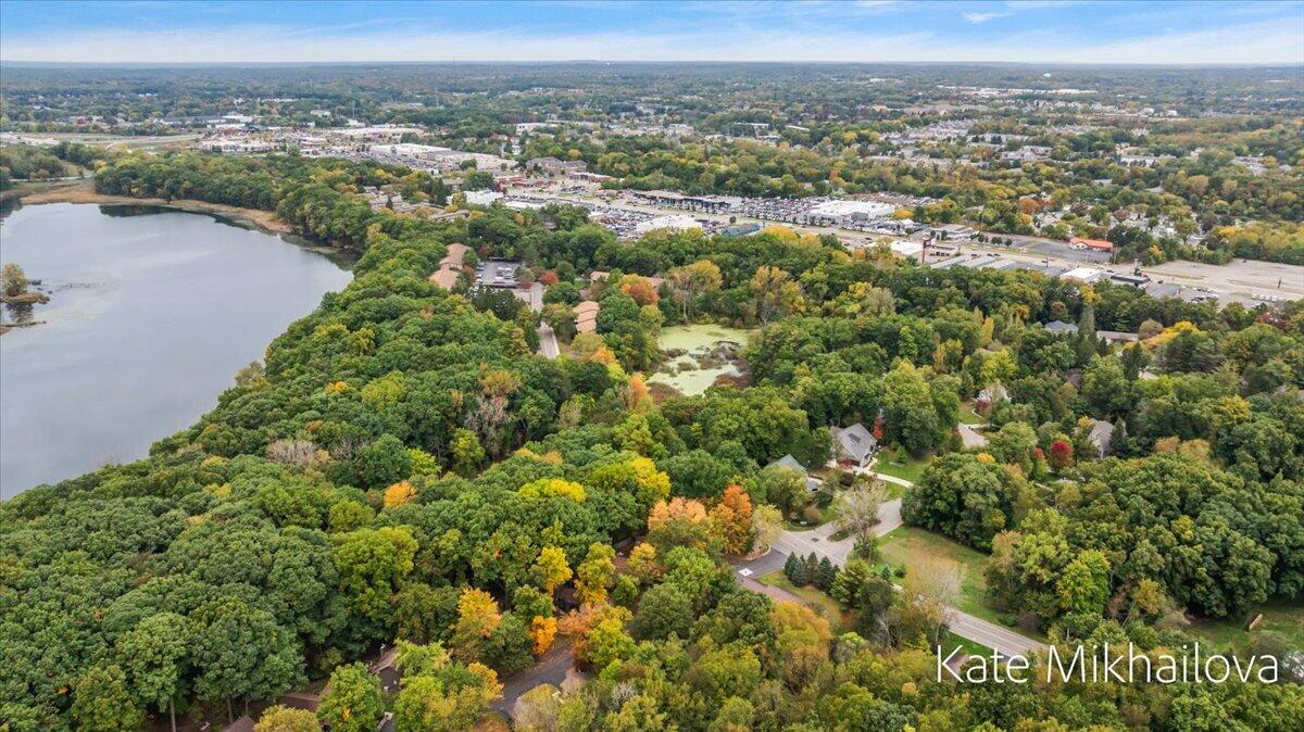 2411 Highpointe Drive Kalamazoo MI 49008