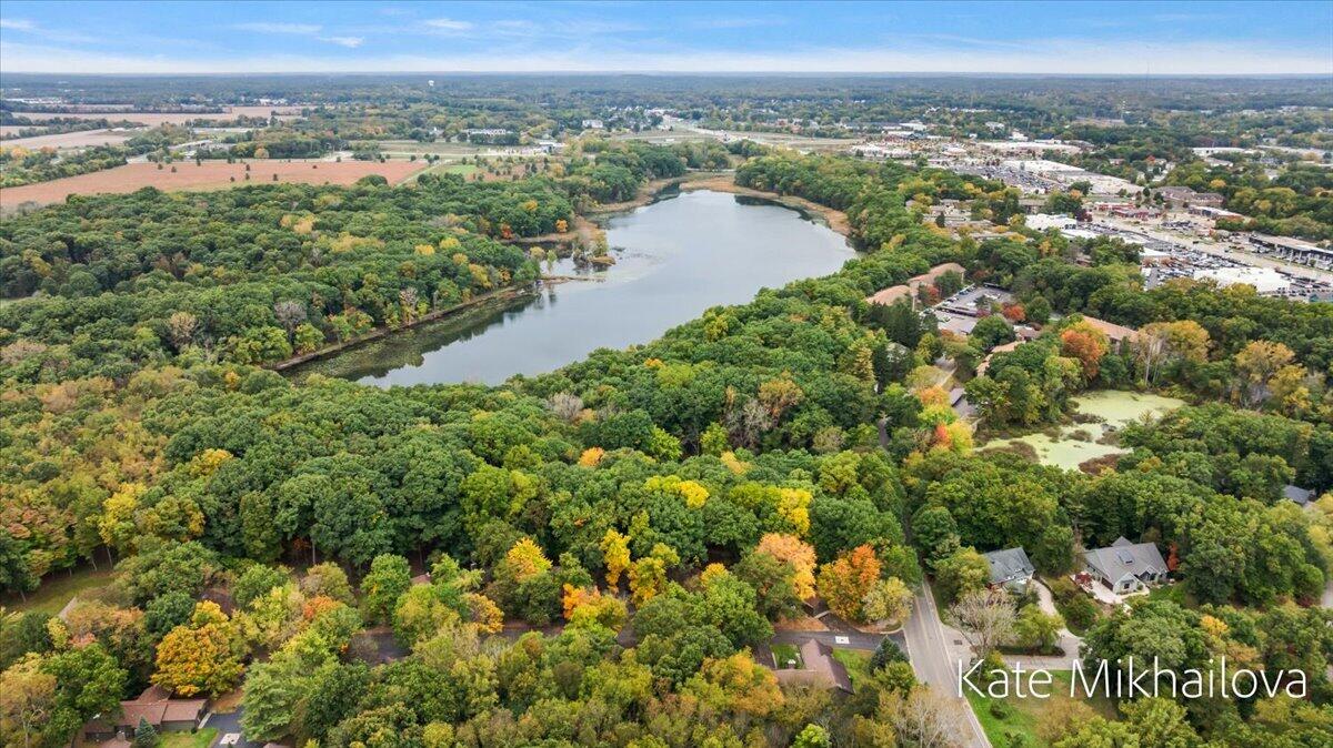 2411 Highpointe Drive Kalamazoo MI 49008