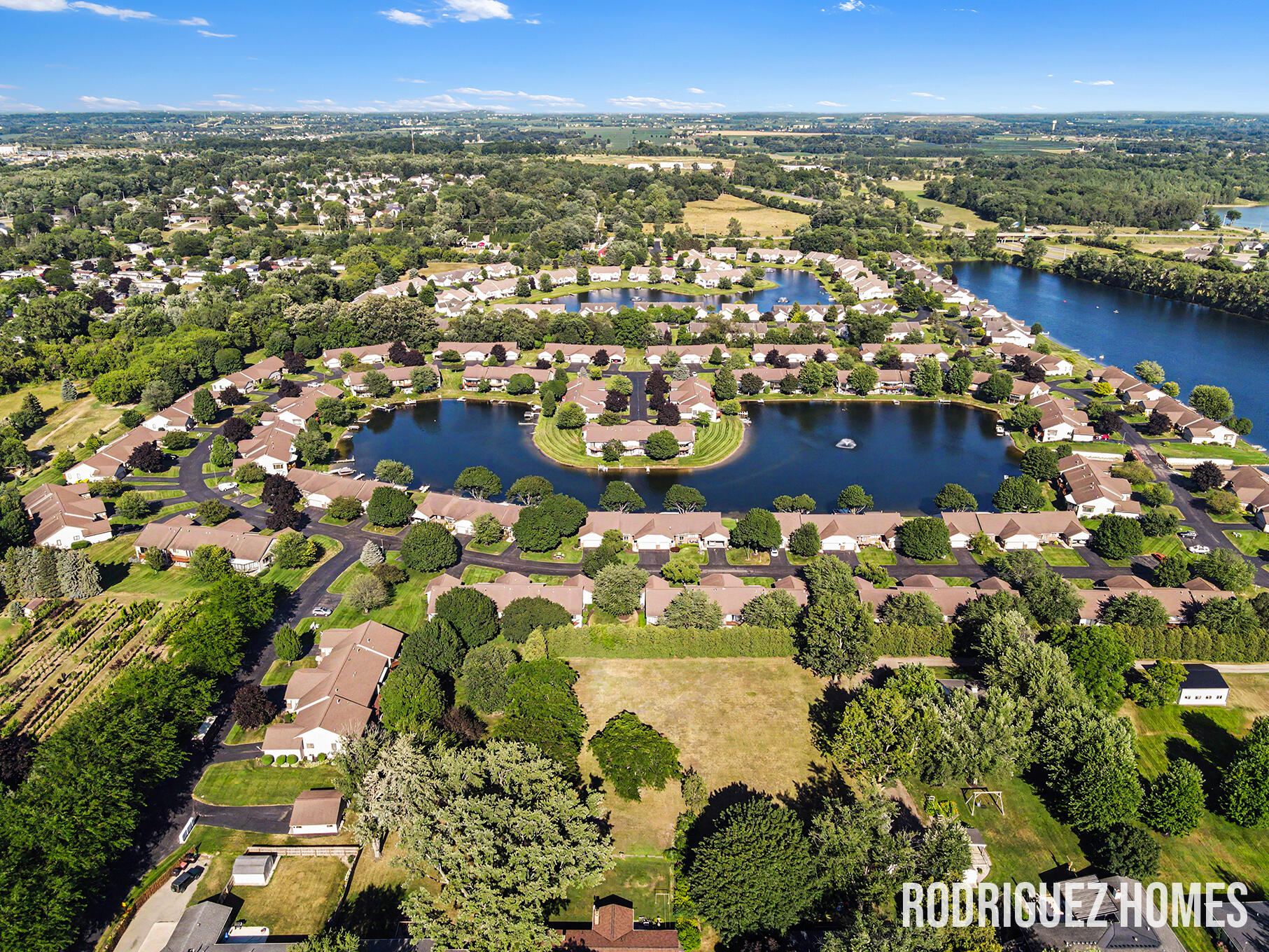 1731 Lakeview Drive Zeeland MI 49464