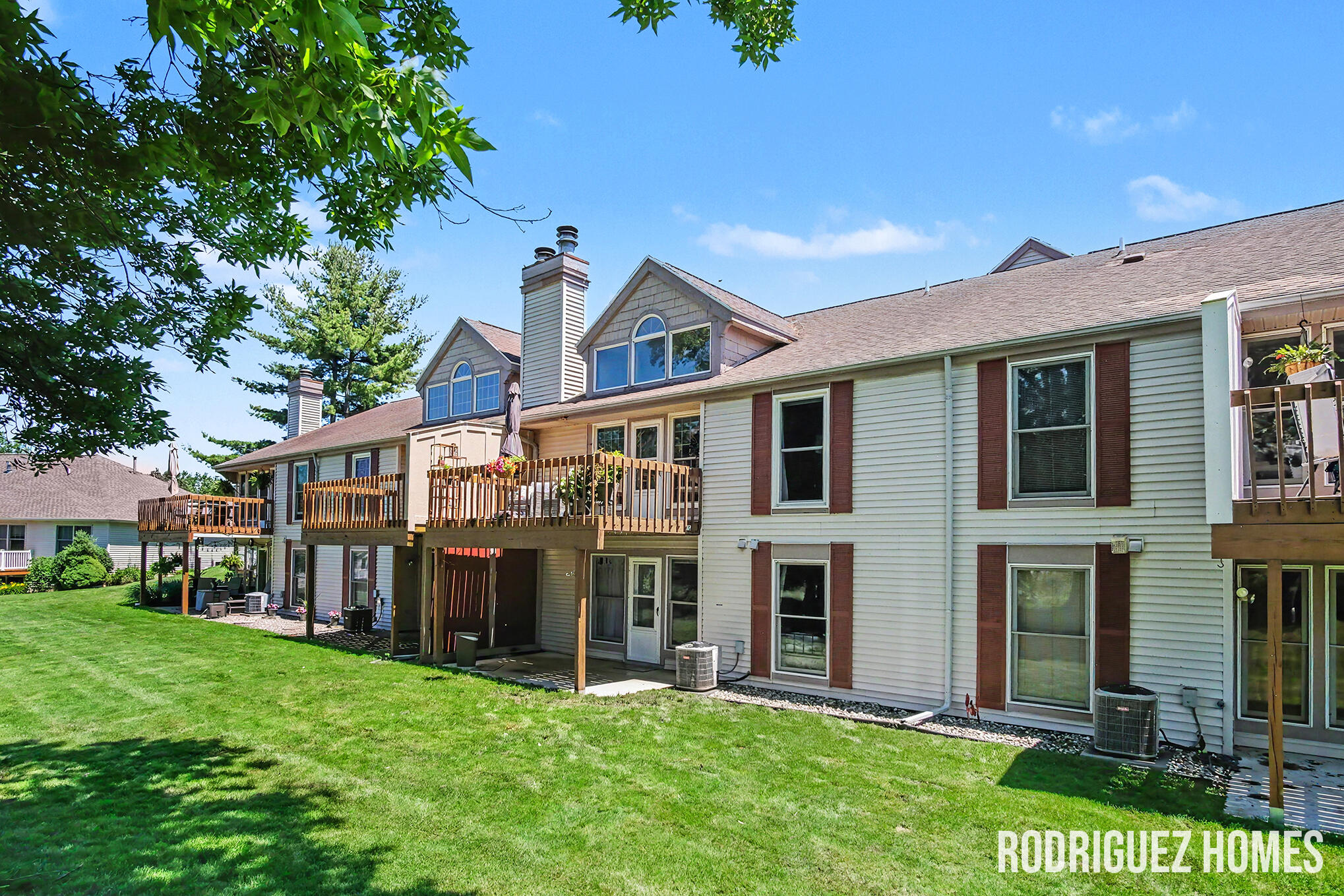 3393 English Hills Drive NW Grand Rapids MI 49544