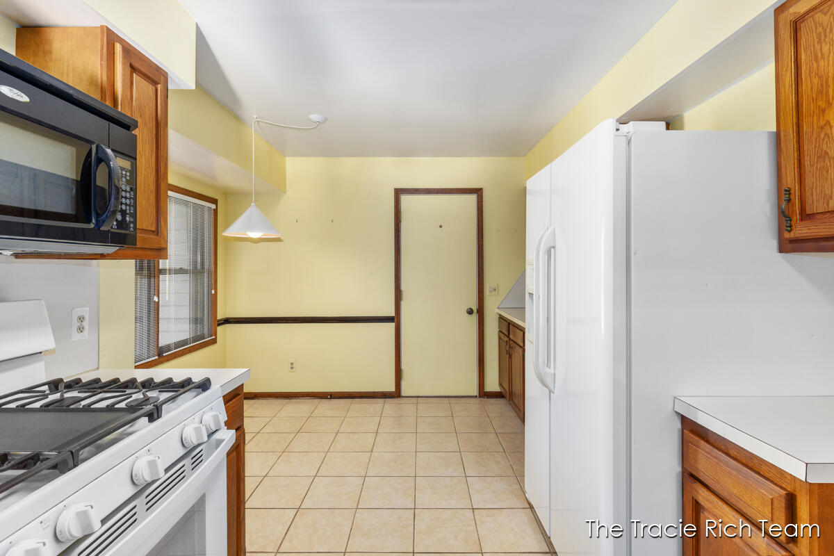 2142 Remington Way NE Grand Rapids MI 49505