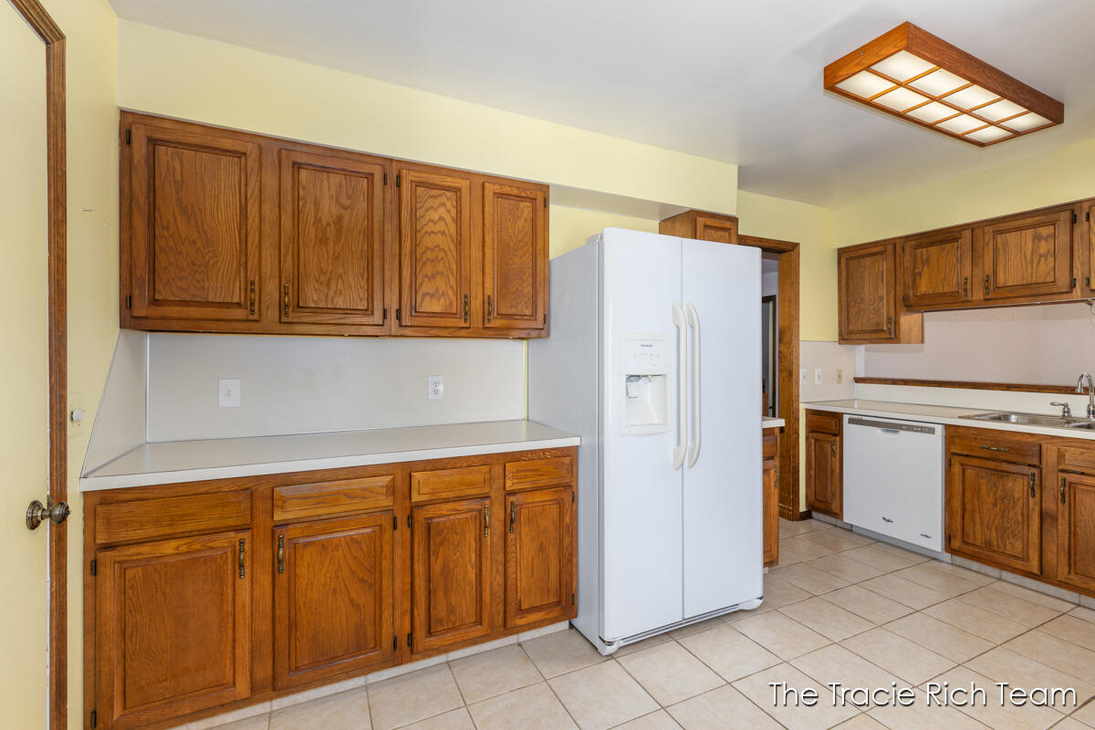 2142 Remington Way NE Grand Rapids MI 49505