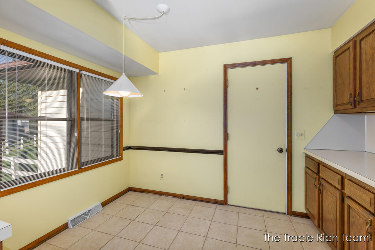 2142 Remington Way NE Grand Rapids MI 49505