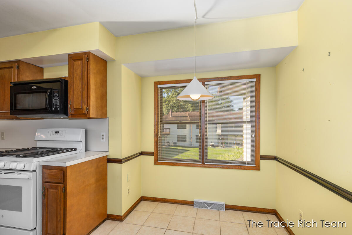 2142 Remington Way NE Grand Rapids MI 49505