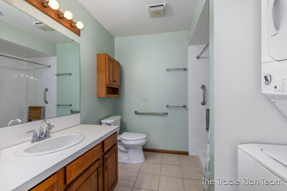2142 Remington Way NE Grand Rapids MI 49505