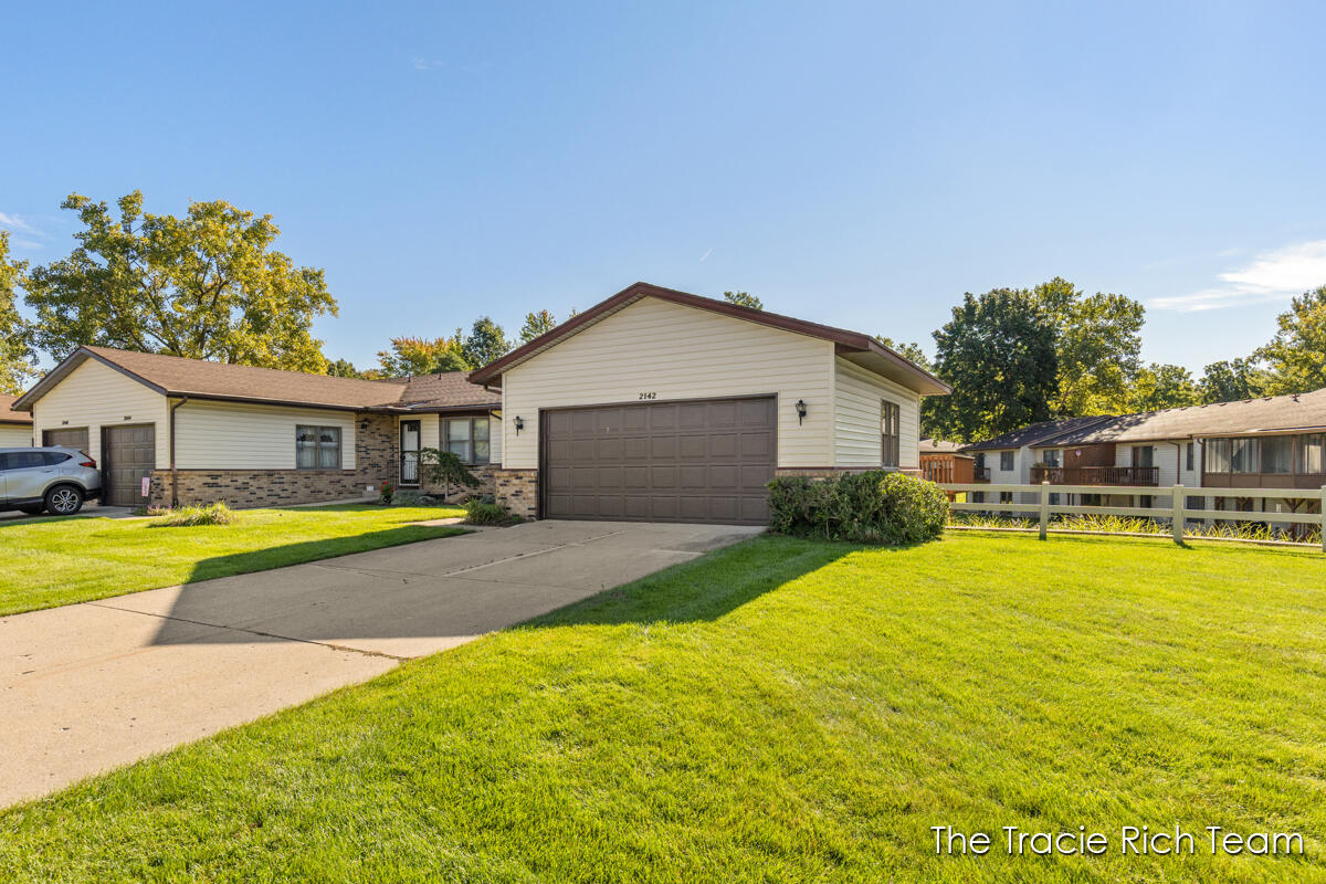 2142 Remington Way NE Grand Rapids MI 49505