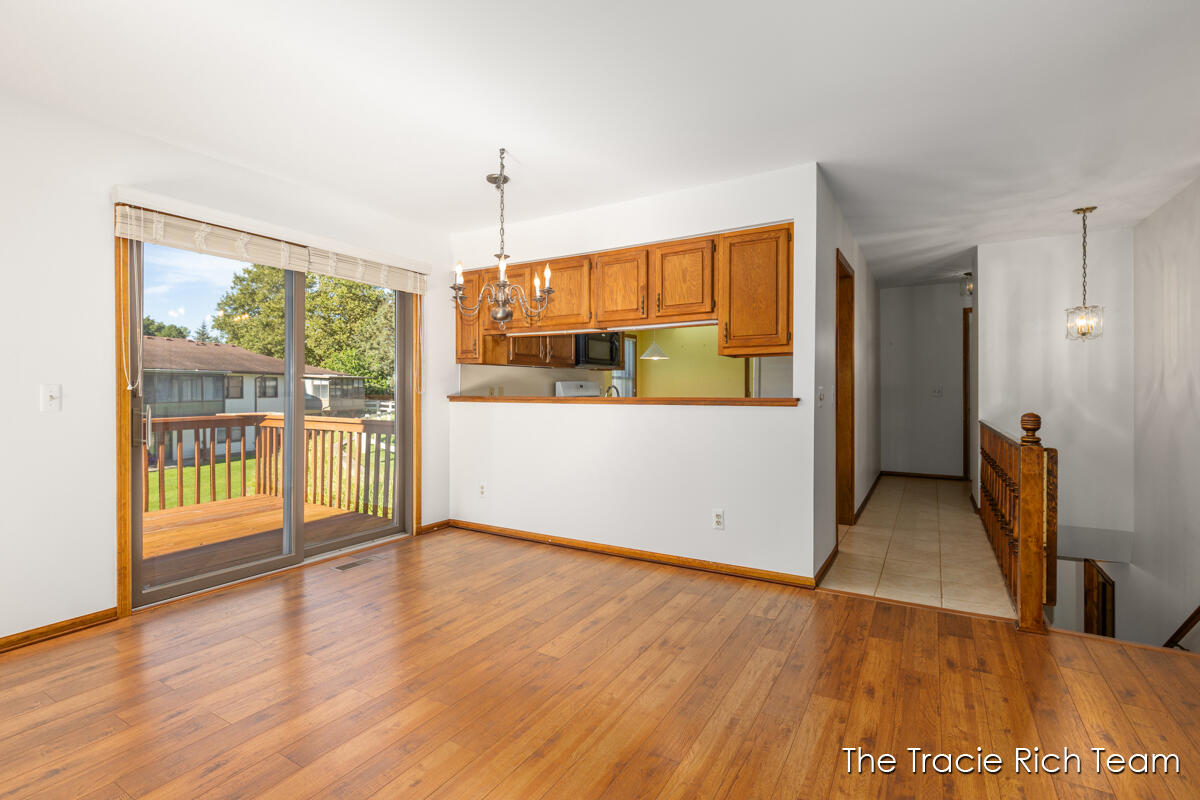 2142 Remington Way NE Grand Rapids MI 49505