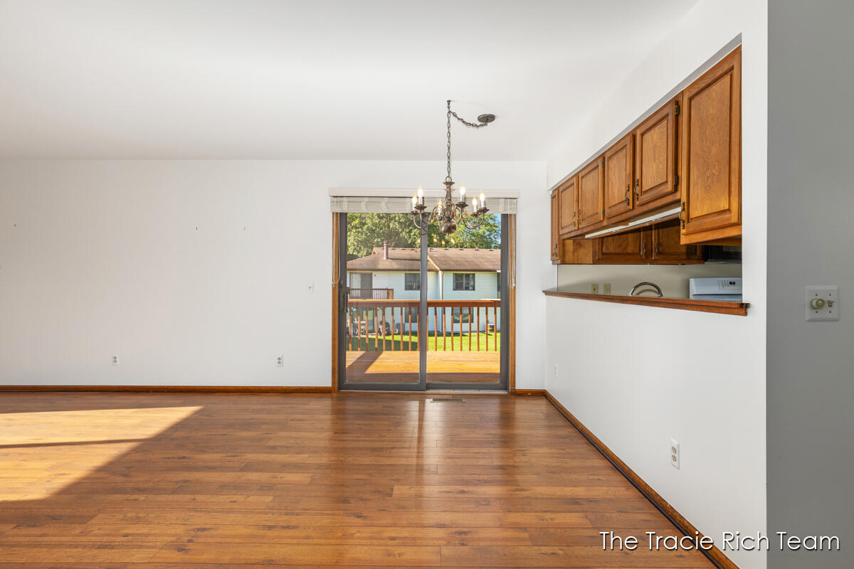 2142 Remington Way NE Grand Rapids MI 49505