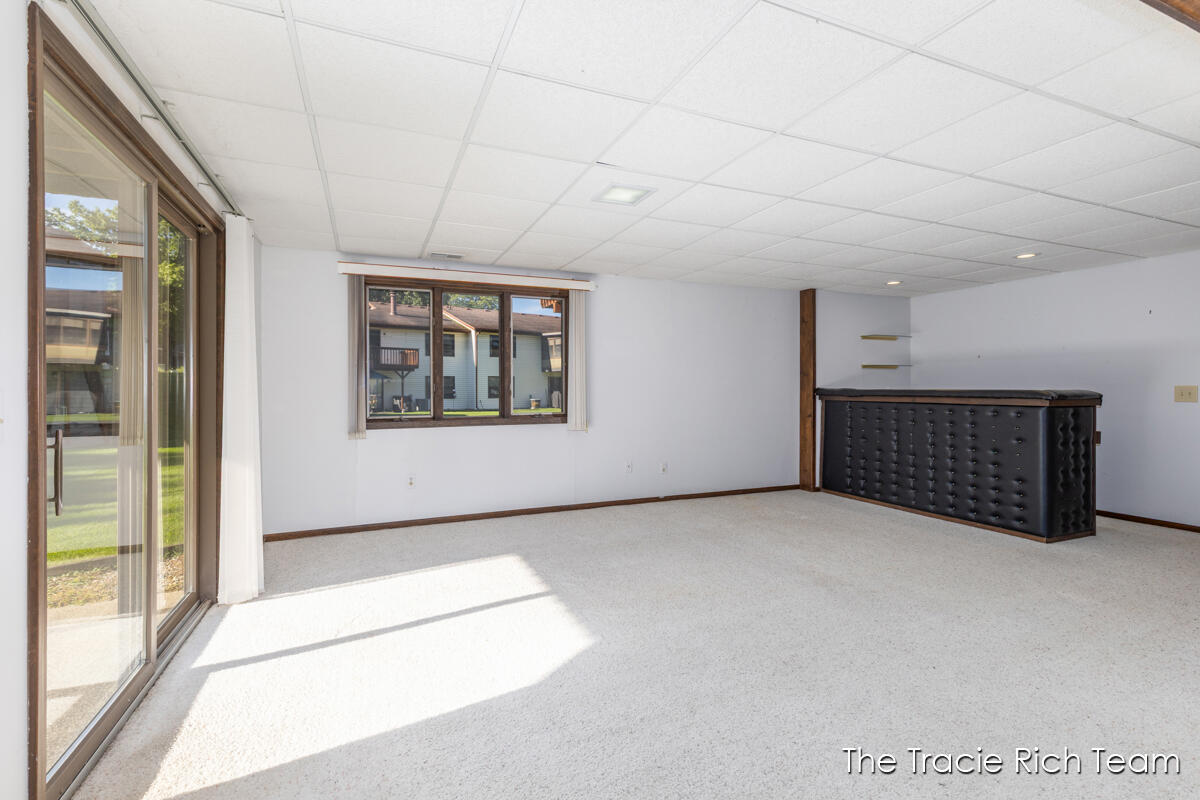 2142 Remington Way NE Grand Rapids MI 49505