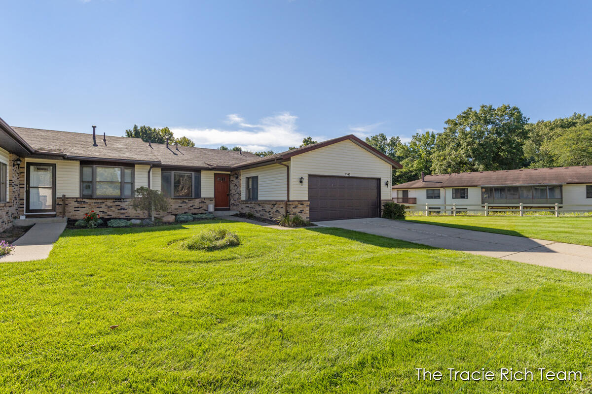 2142 Remington Way NE Grand Rapids MI 49505