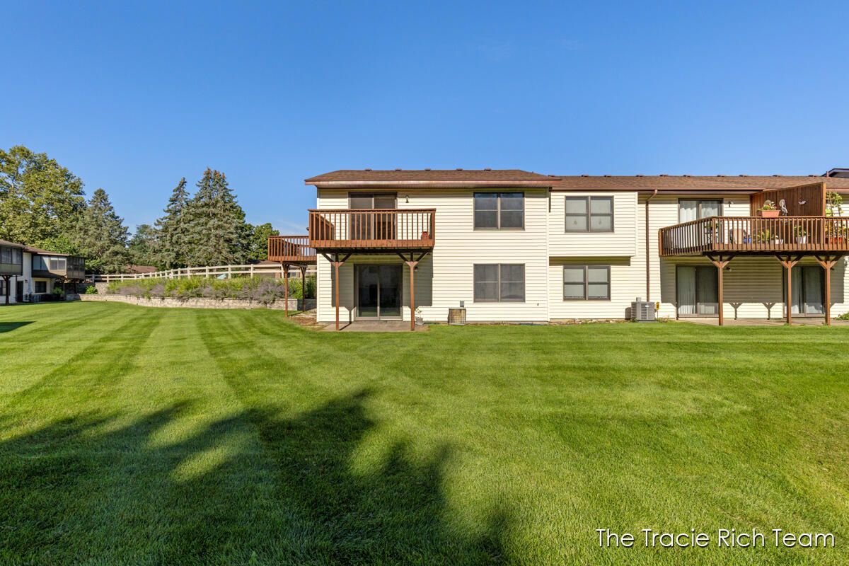 2142 Remington Way NE Grand Rapids MI 49505