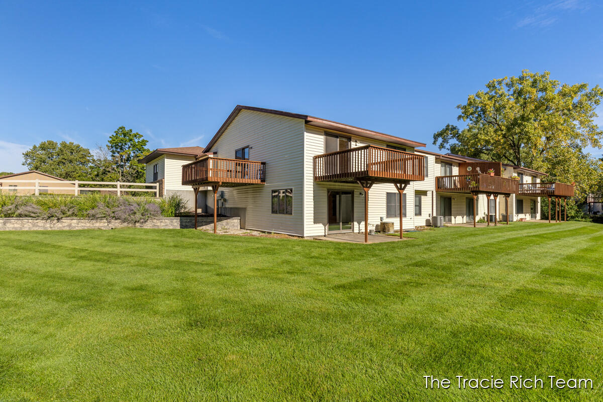2142 Remington Way NE Grand Rapids MI 49505