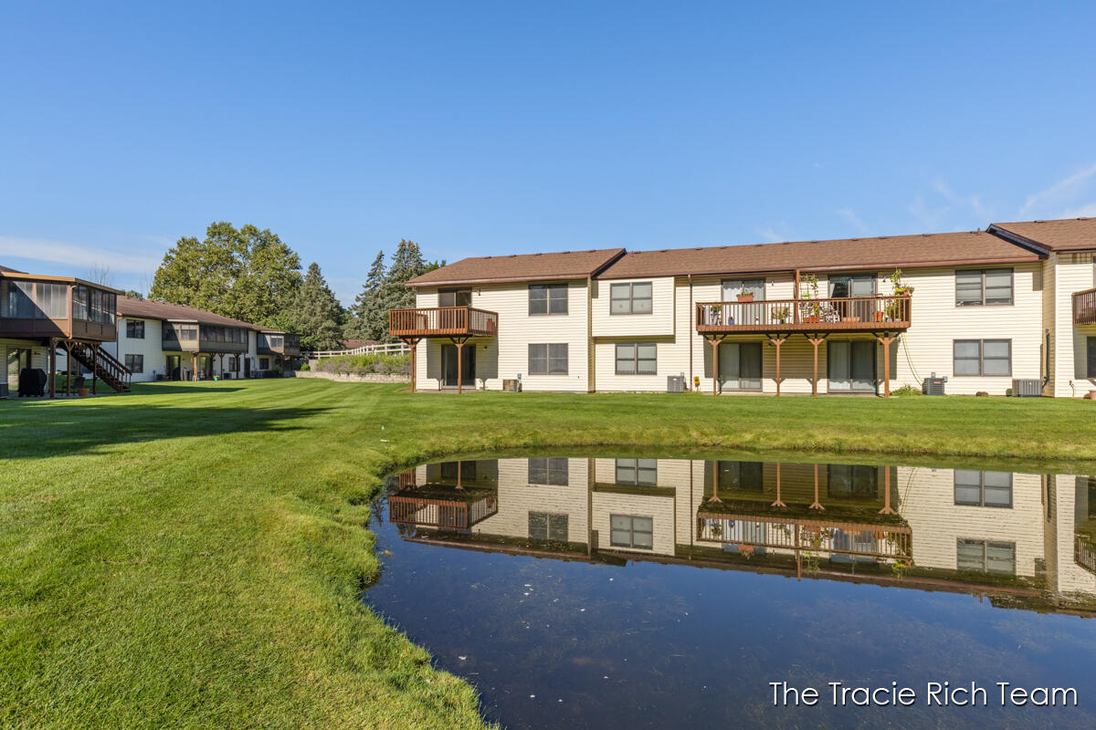 2142 Remington Way NE Grand Rapids MI 49505