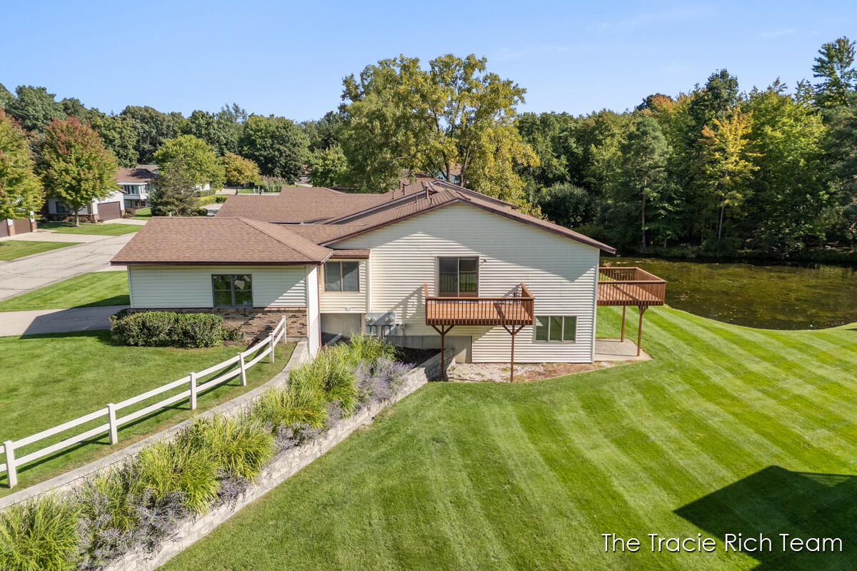2142 Remington Way NE Grand Rapids MI 49505