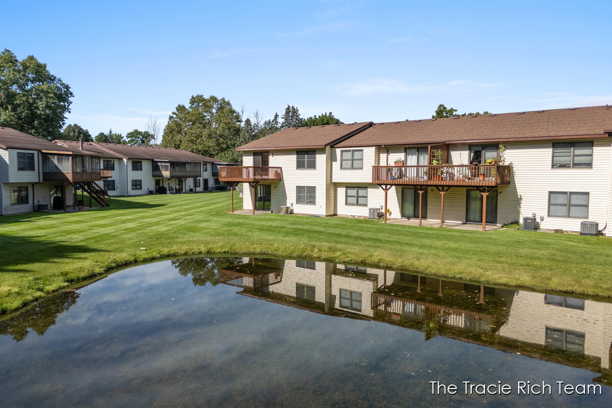 2142 Remington Way NE Grand Rapids MI 49505