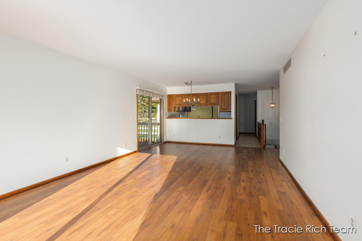 2142 Remington Way NE Grand Rapids MI 49505