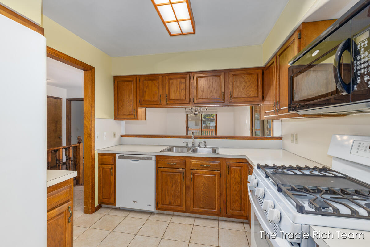 2142 Remington Way NE Grand Rapids MI 49505