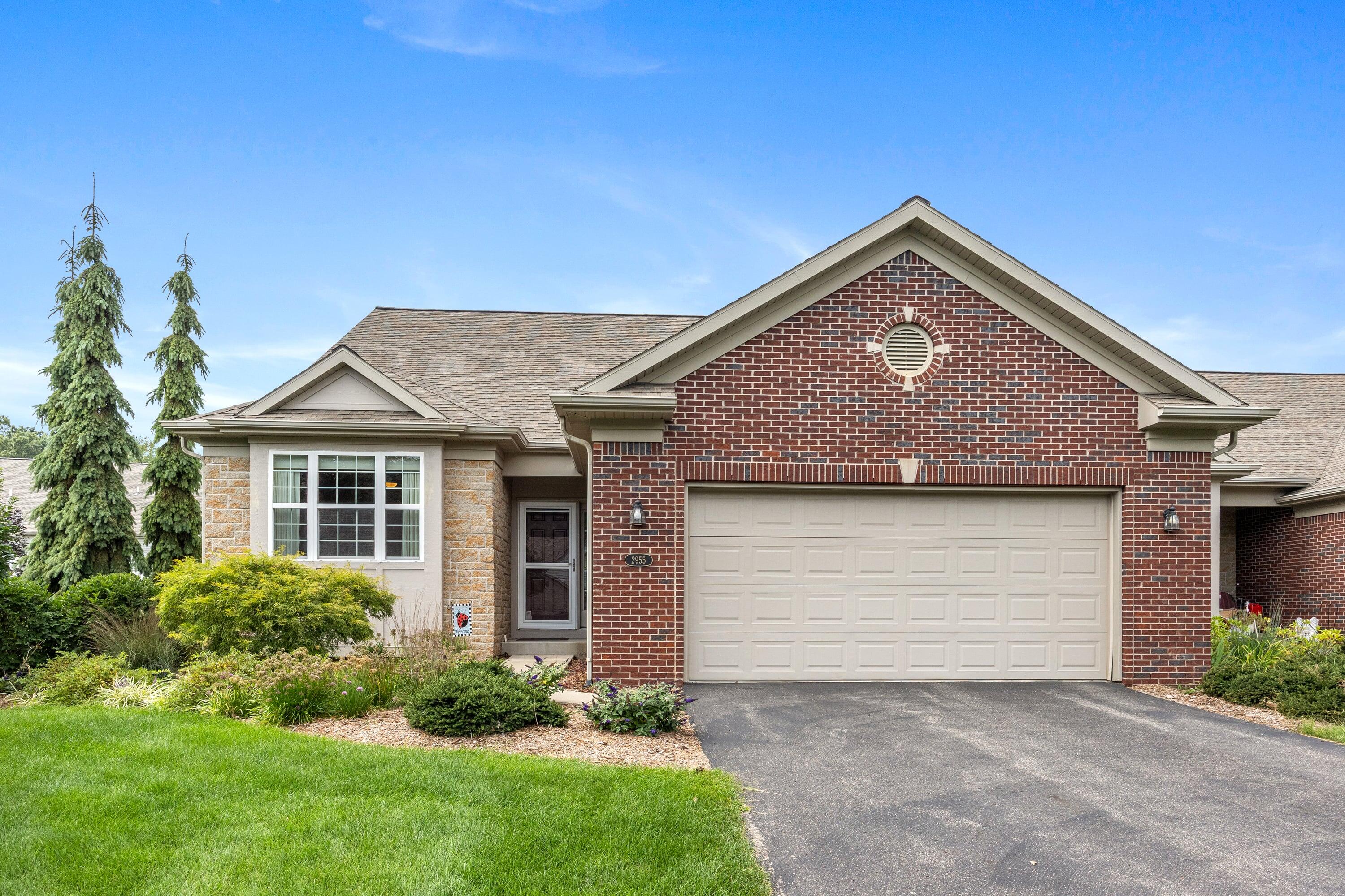 2955 Woodridge Circle NE Grand Rapids MI 49525