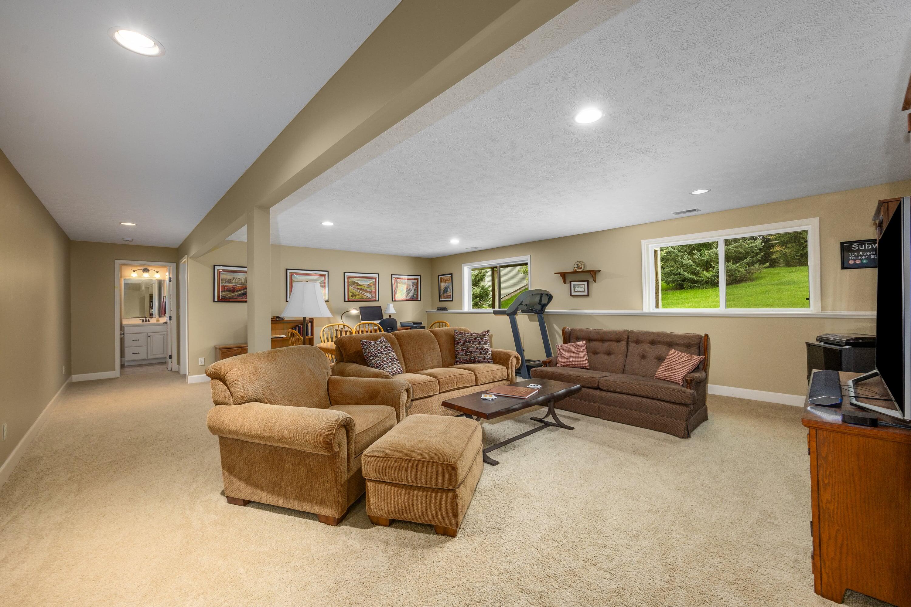 2955 Woodridge Circle NE Grand Rapids MI 49525