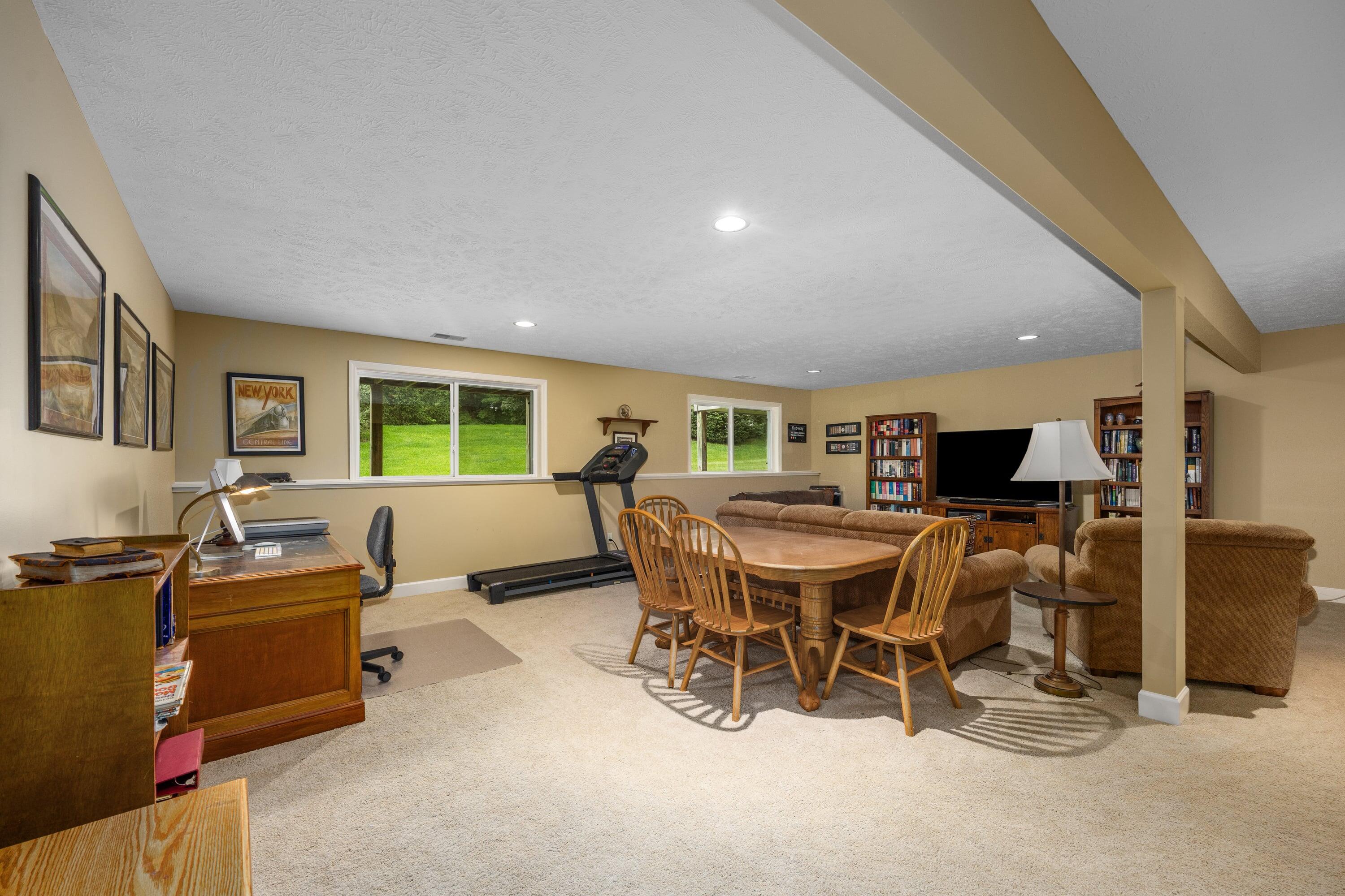 2955 Woodridge Circle NE Grand Rapids MI 49525