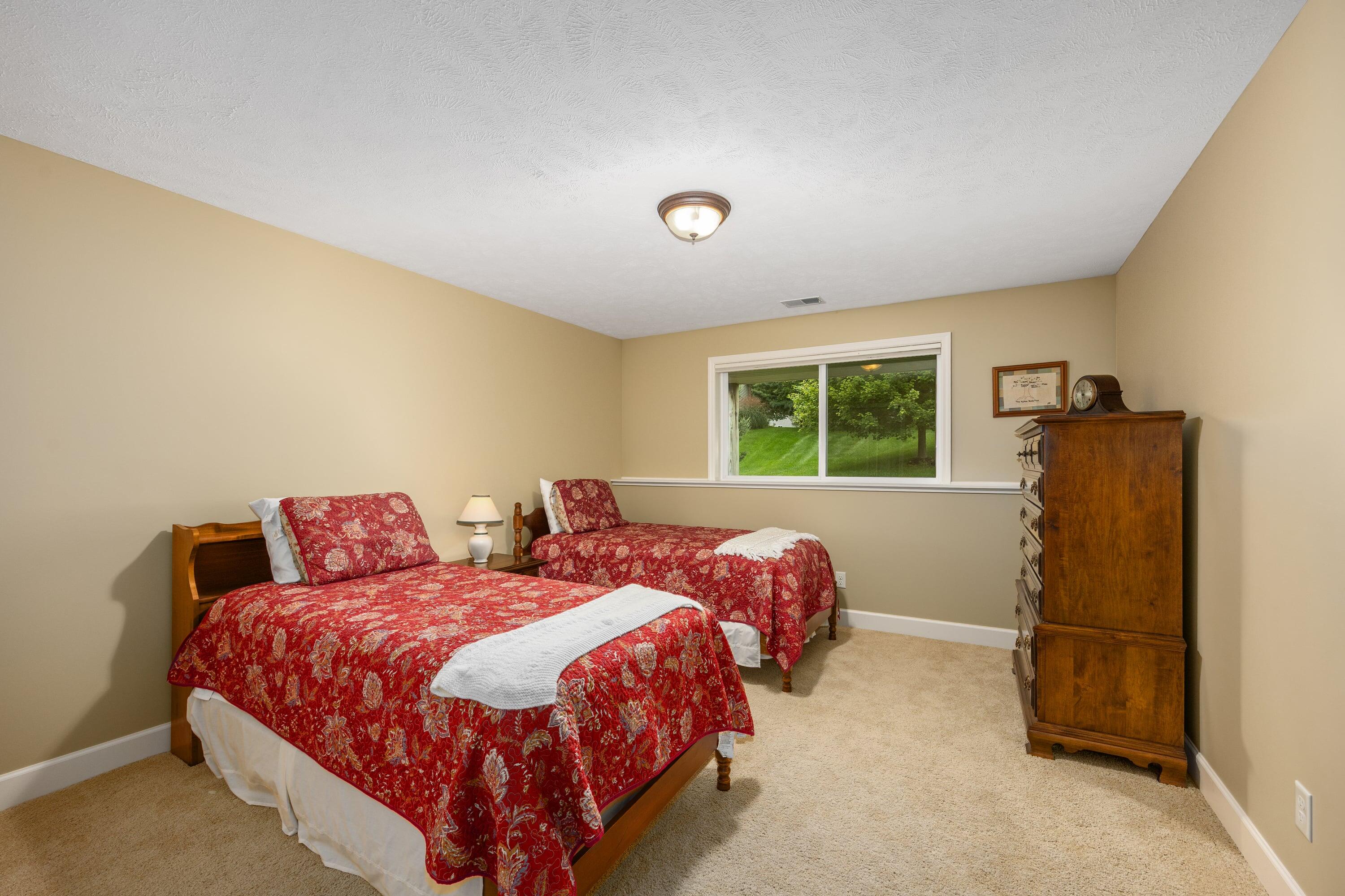 2955 Woodridge Circle NE Grand Rapids MI 49525