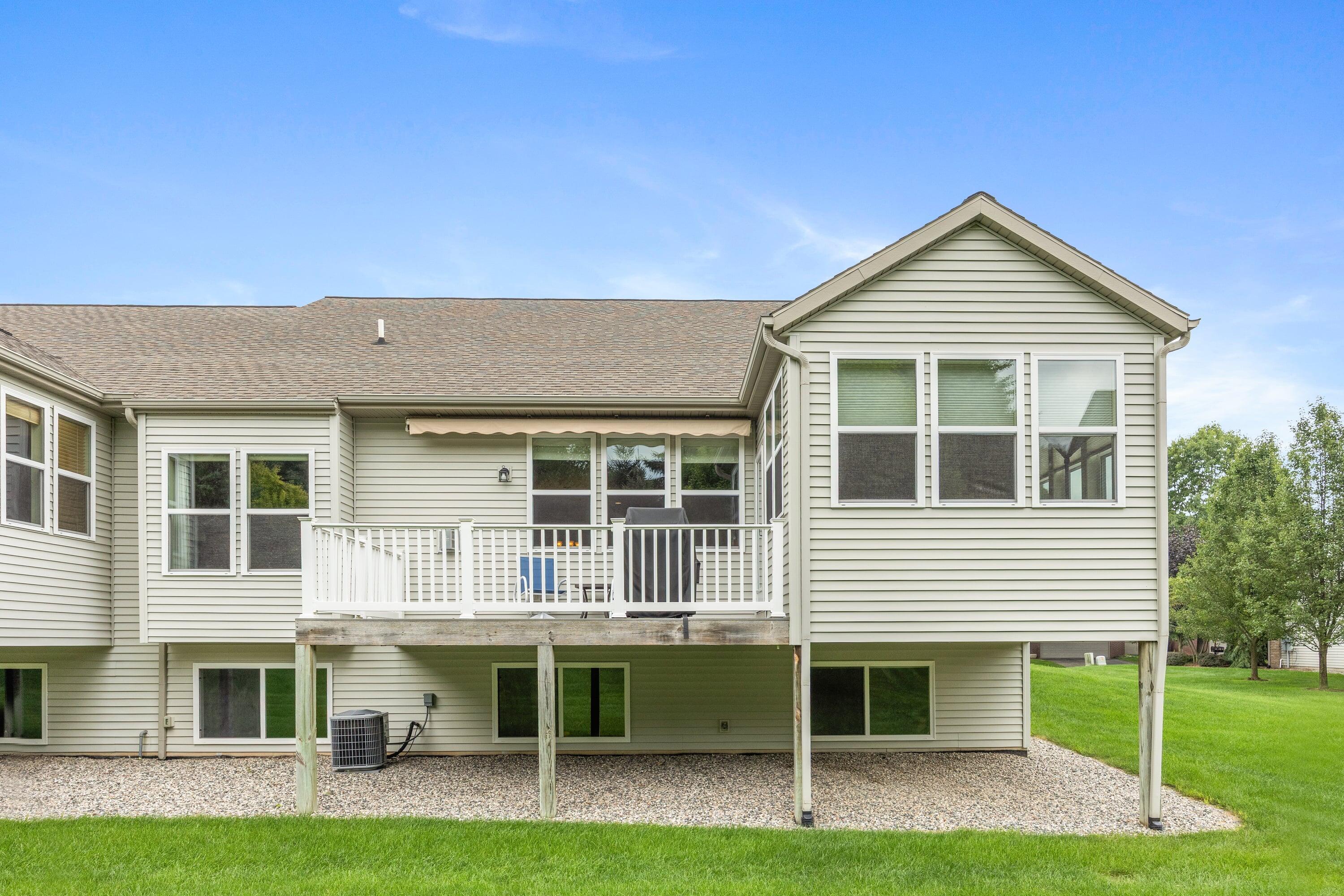 2955 Woodridge Circle NE Grand Rapids MI 49525