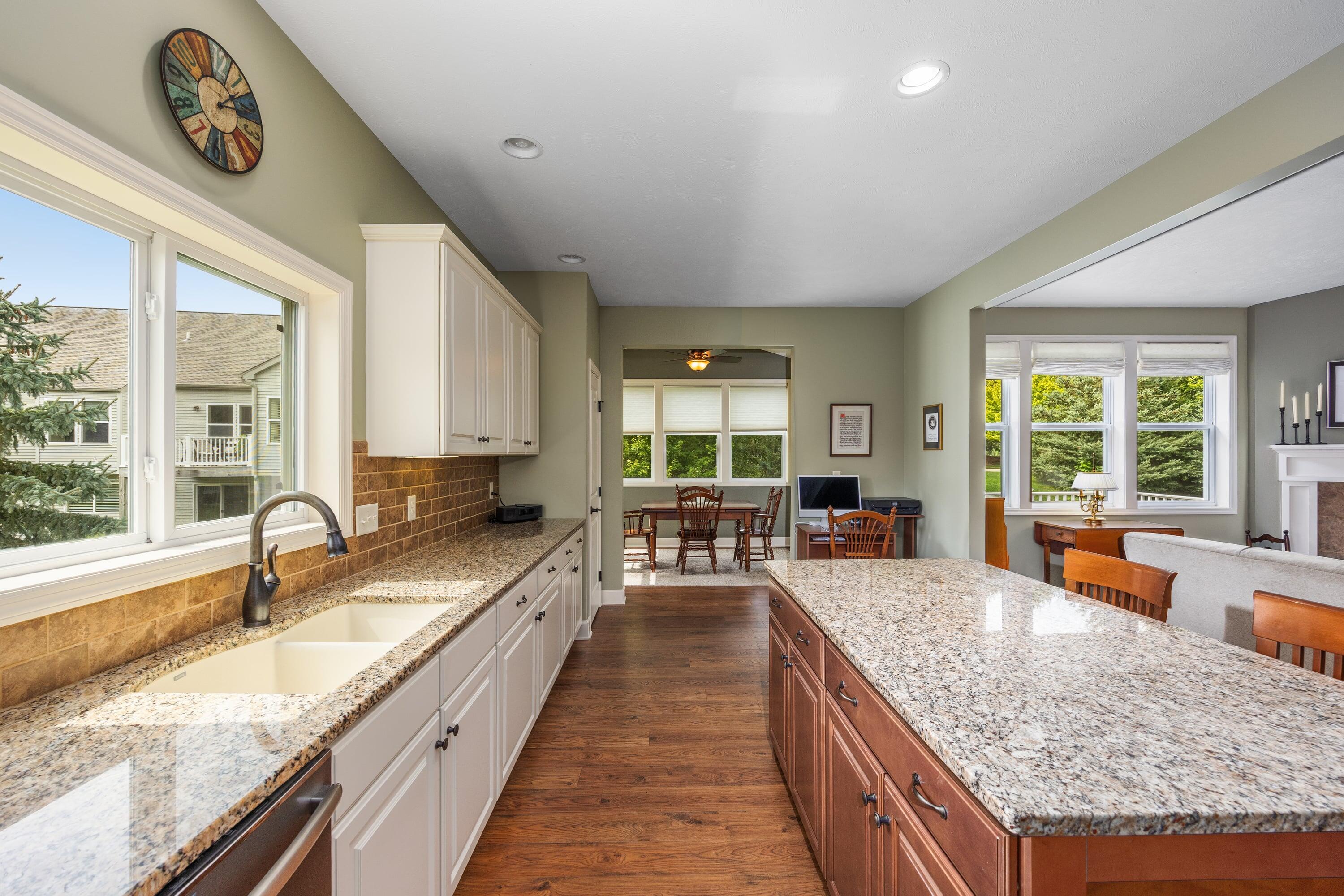 2955 Woodridge Circle NE Grand Rapids MI 49525