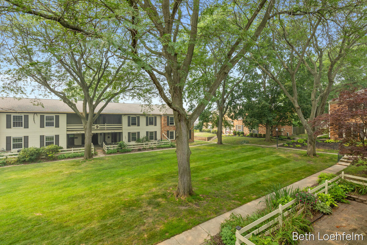 2551 Abbington Drive SE Grand Rapids MI 49506