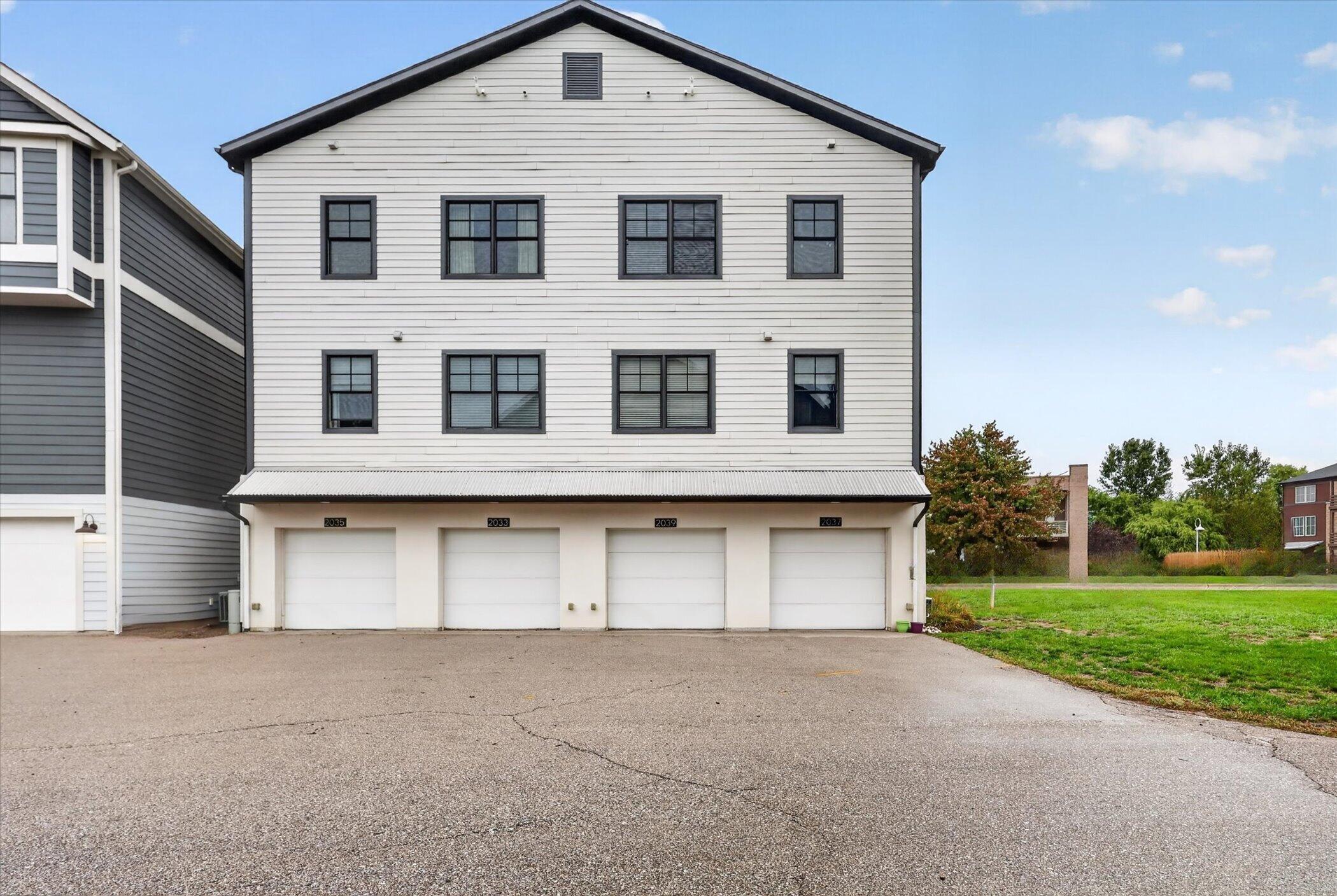 2039 Celadon Drive NE Grand Rapids MI 49525