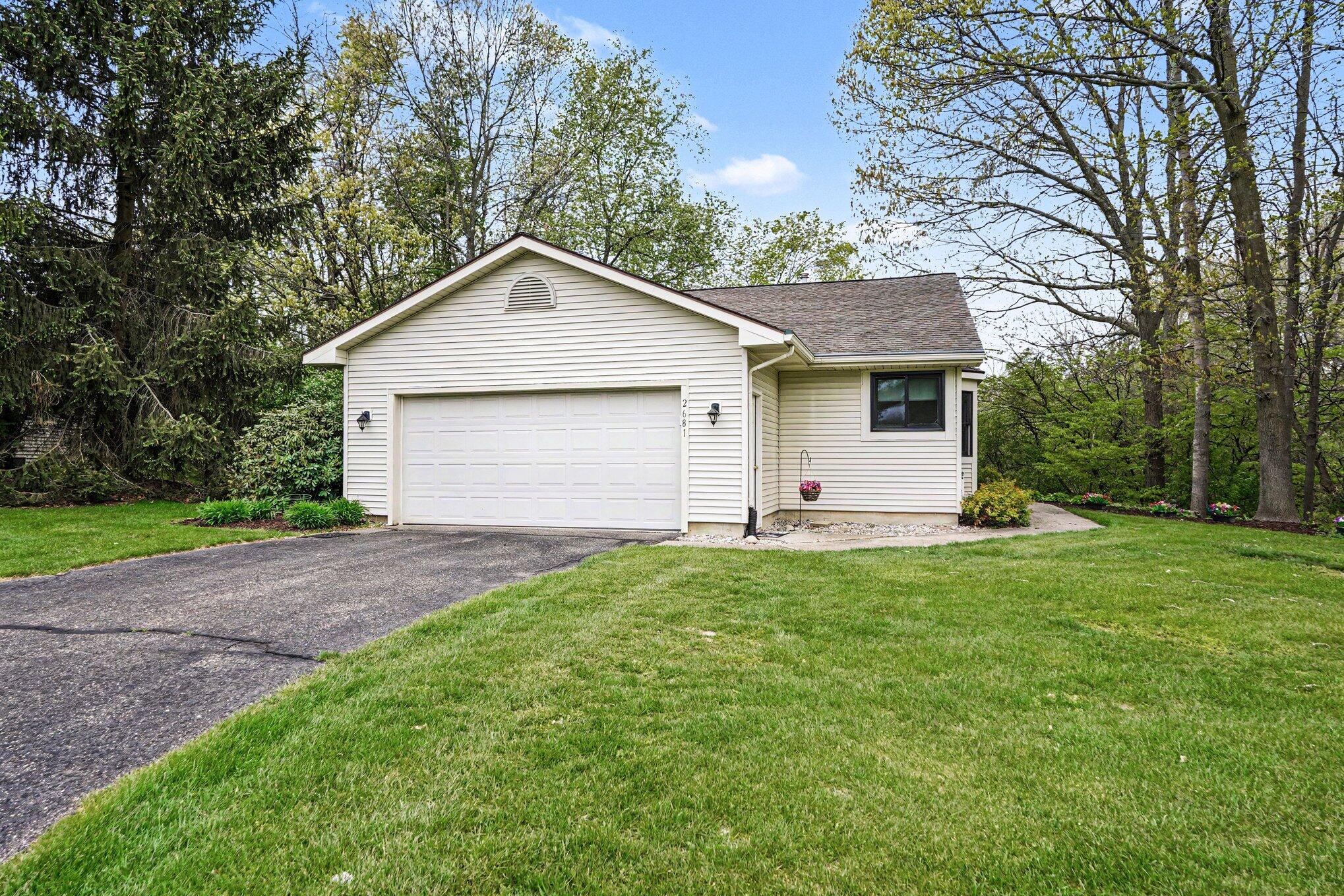 2681 Indian Creek Drive NW Grand Rapids MI 49534