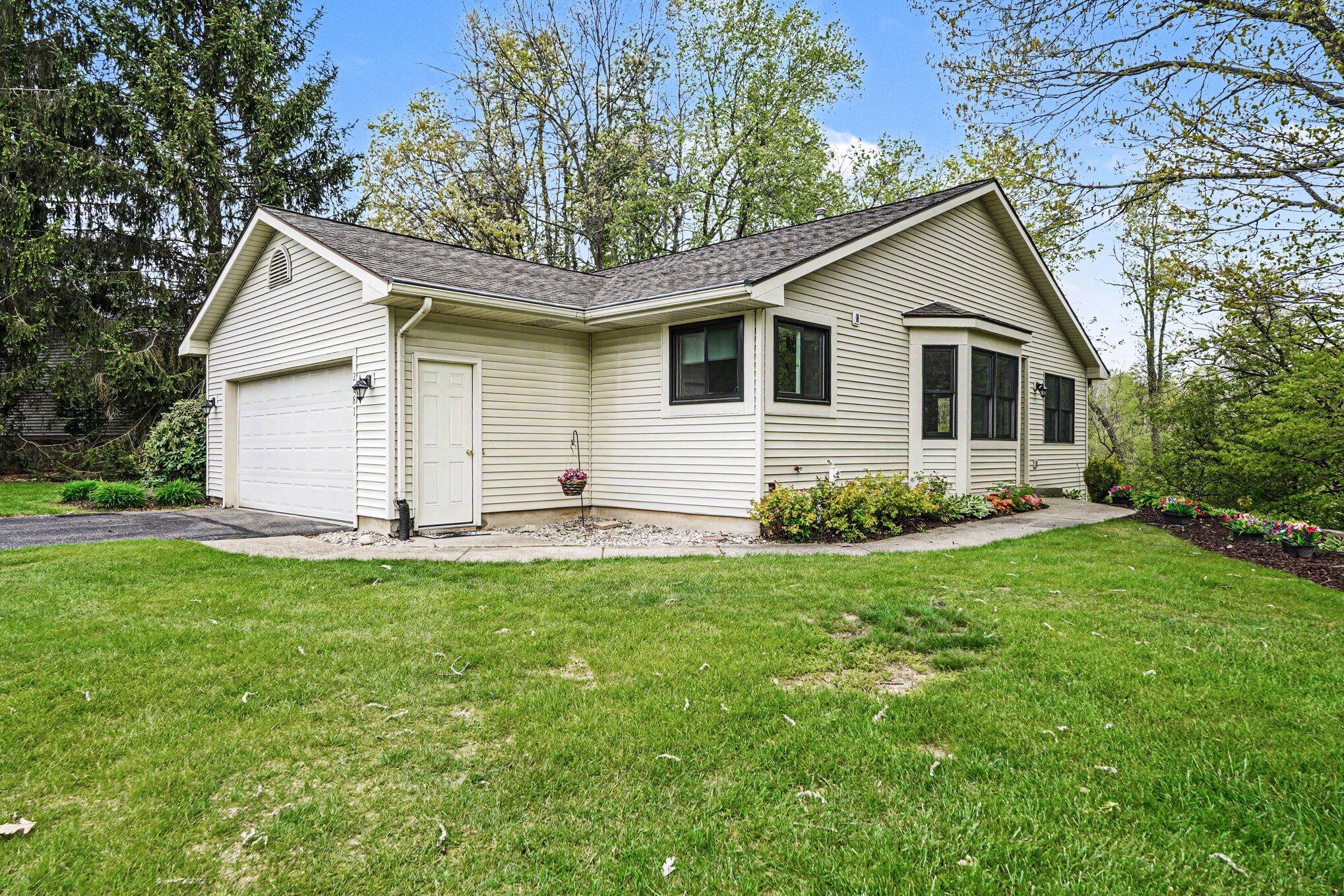 2681 Indian Creek Drive NW Grand Rapids MI 49534