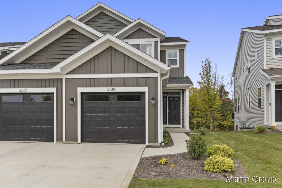 2241 Watertown Way NE Grand Rapids MI 49505