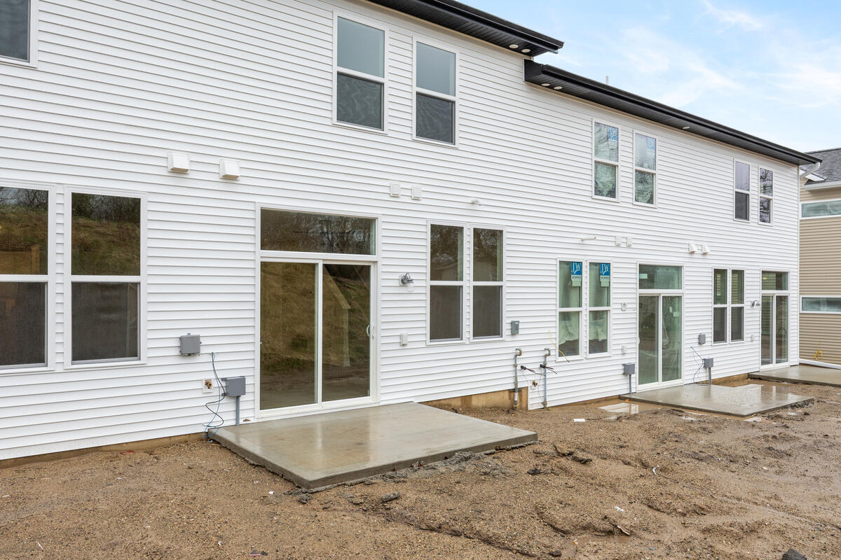 2221 Watertown Way NE Grand Rapids MI 49505