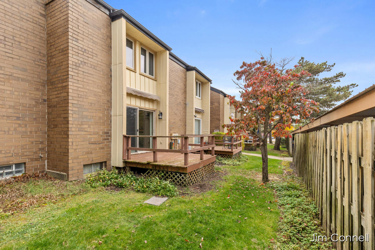 2704 Zuni Trail SE Grand Rapids MI 49506