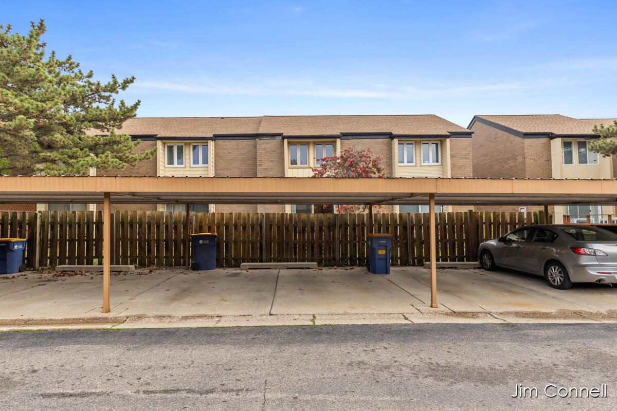 2704 Zuni Trail SE Grand Rapids MI 49506
