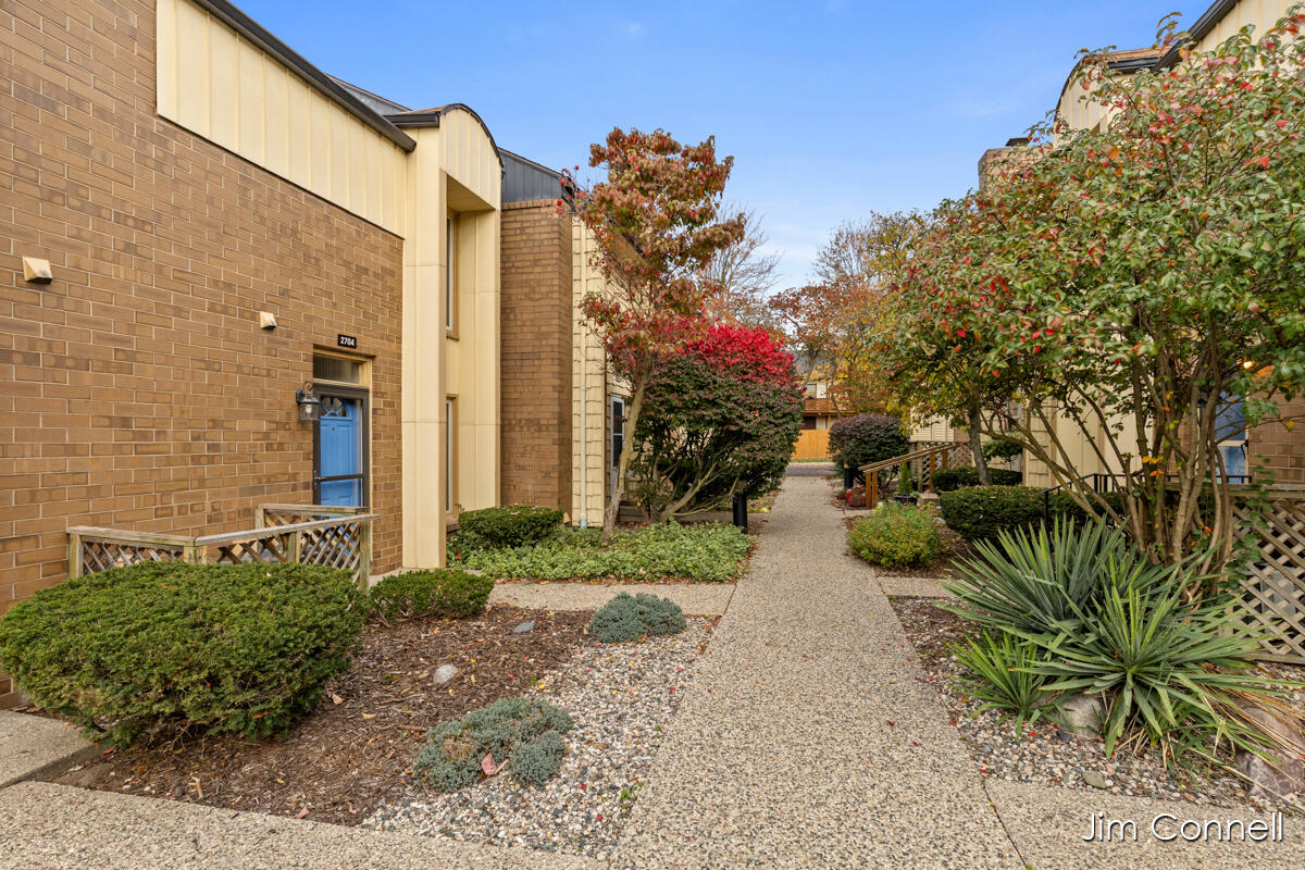 2704 Zuni Trail SE Grand Rapids MI 49506