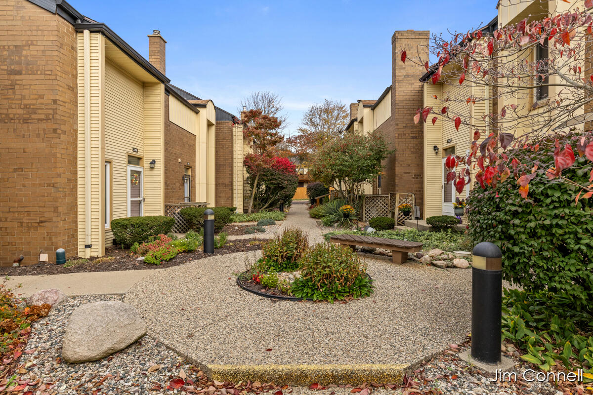 2704 Zuni Trail SE Grand Rapids MI 49506