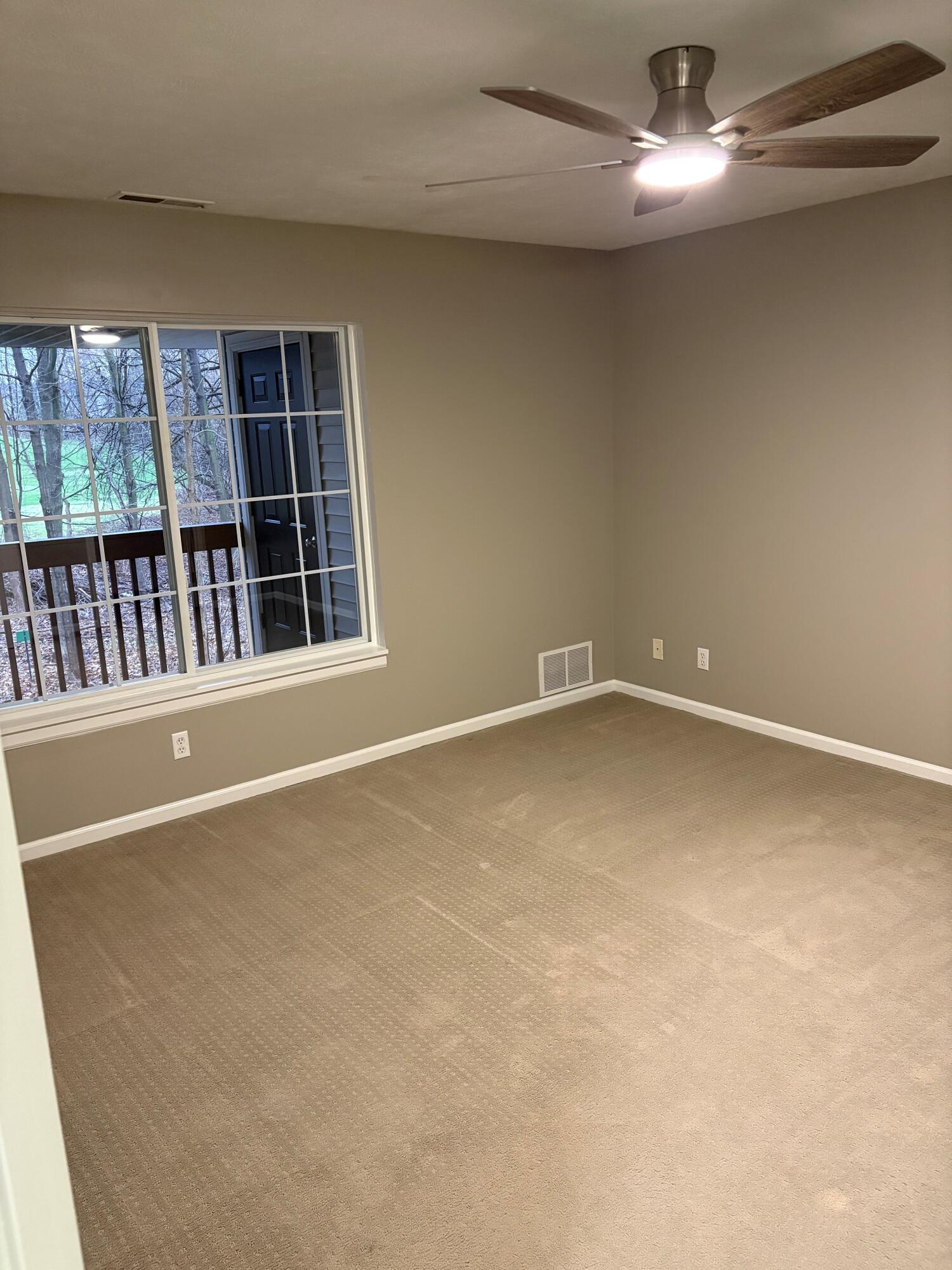213 Hunters Lane NE Rockford MI 49341