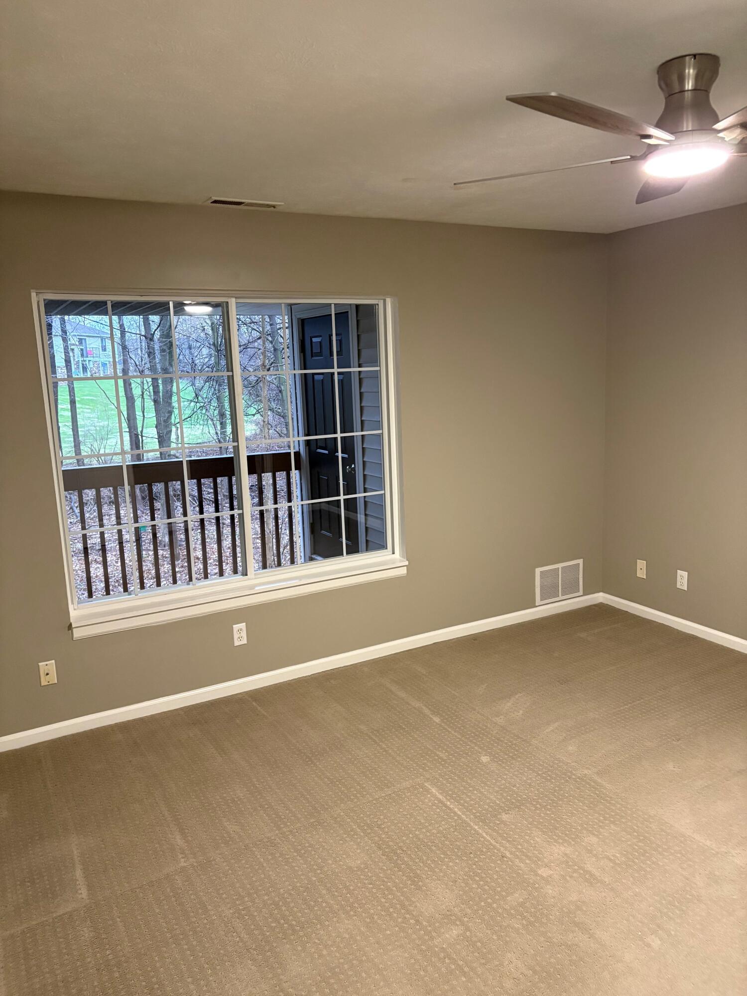 213 Hunters Lane NE Rockford MI 49341