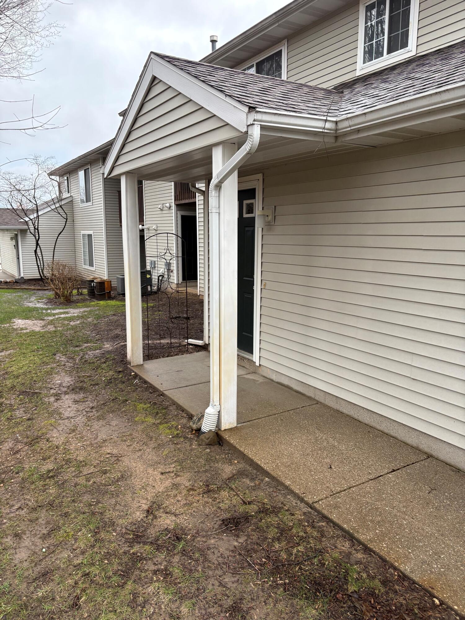 213 Hunters Lane NE Rockford MI 49341