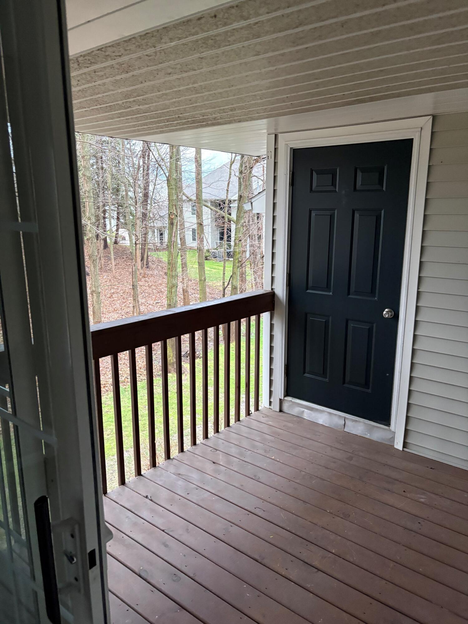 213 Hunters Lane NE Rockford MI 49341