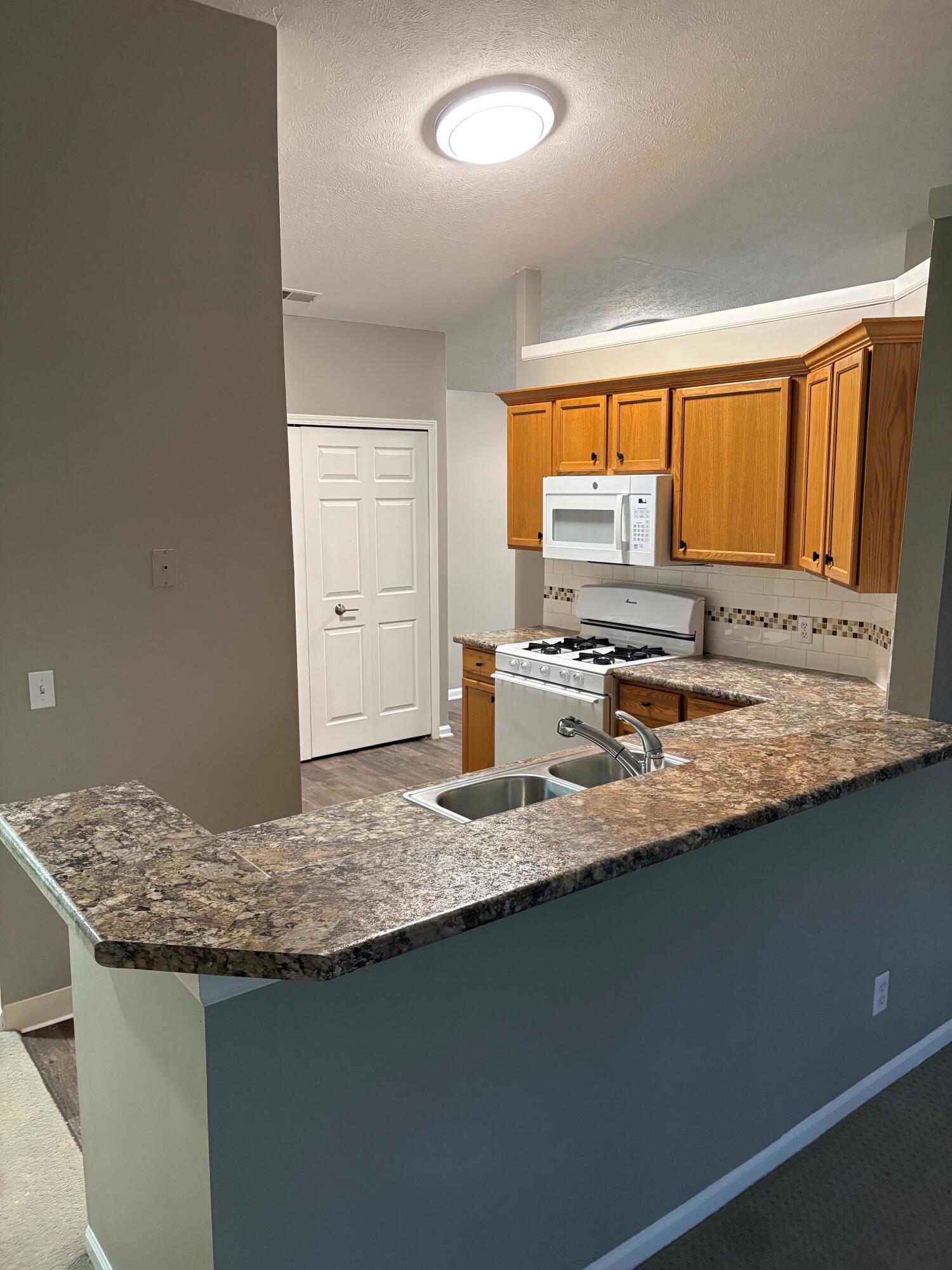 213 Hunters Lane NE Rockford MI 49341