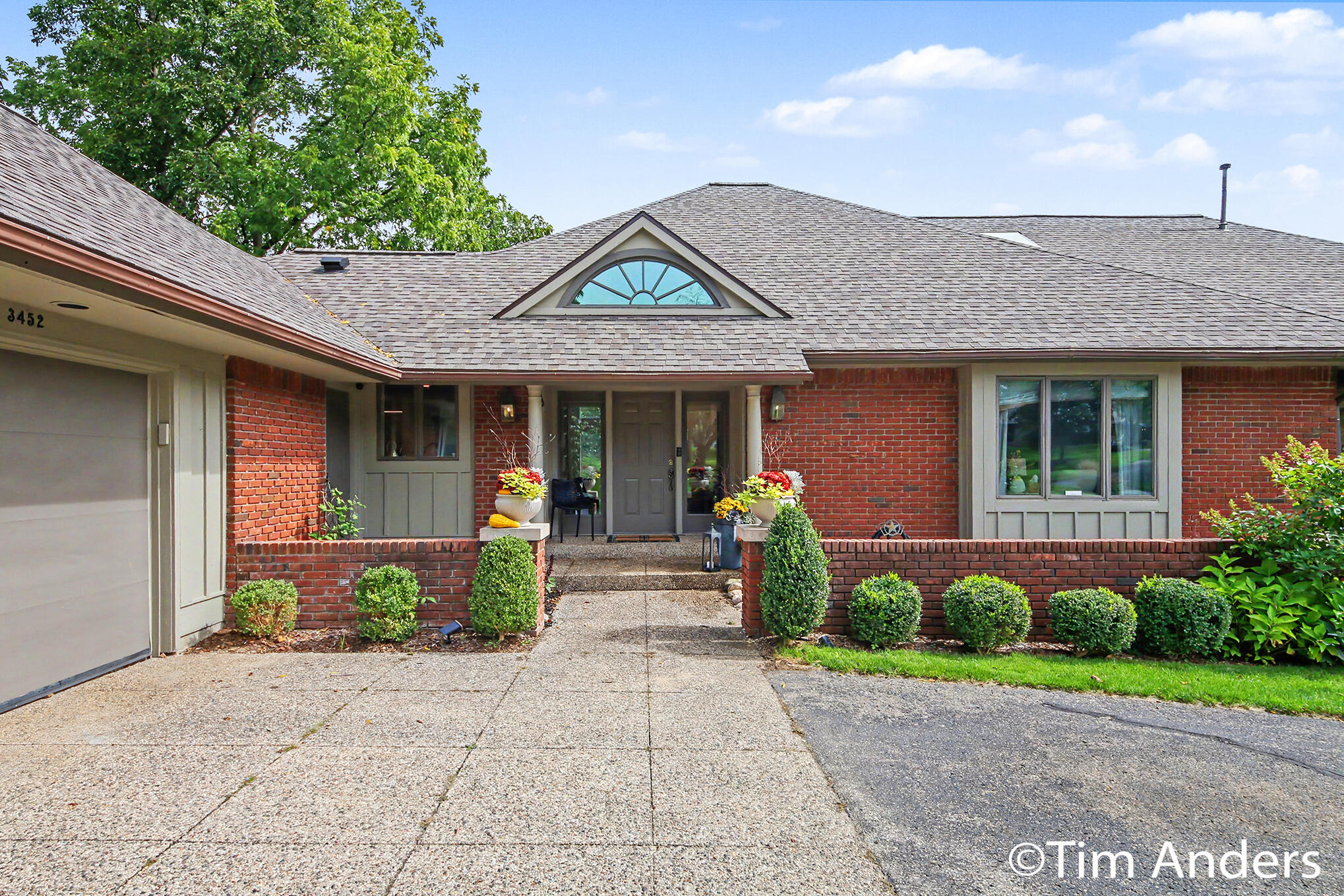 3452 Charlevoix Drive SE Grand Rapids MI 49546